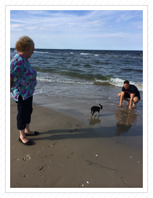 Lotte lernt die Ostsee kennen